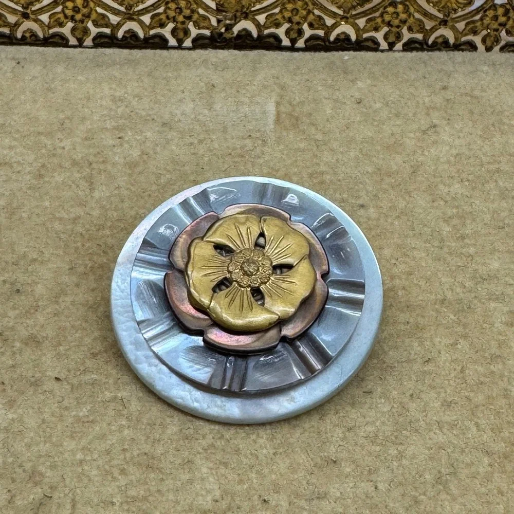 Vintage Mother of Pearl Mixed Metal Flower Brooch Gold Copper Grey Shell Pin‎
